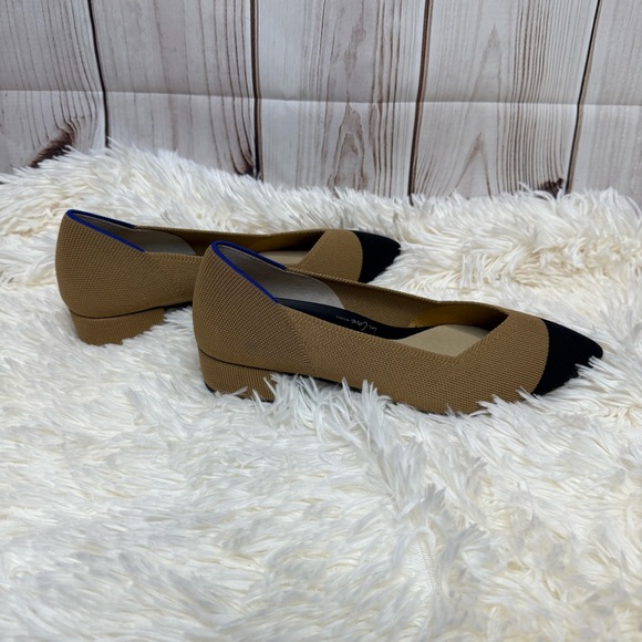 NWOT ROTHY’S The High Point in Wren Captoe tan and black - Picture 4 of 6